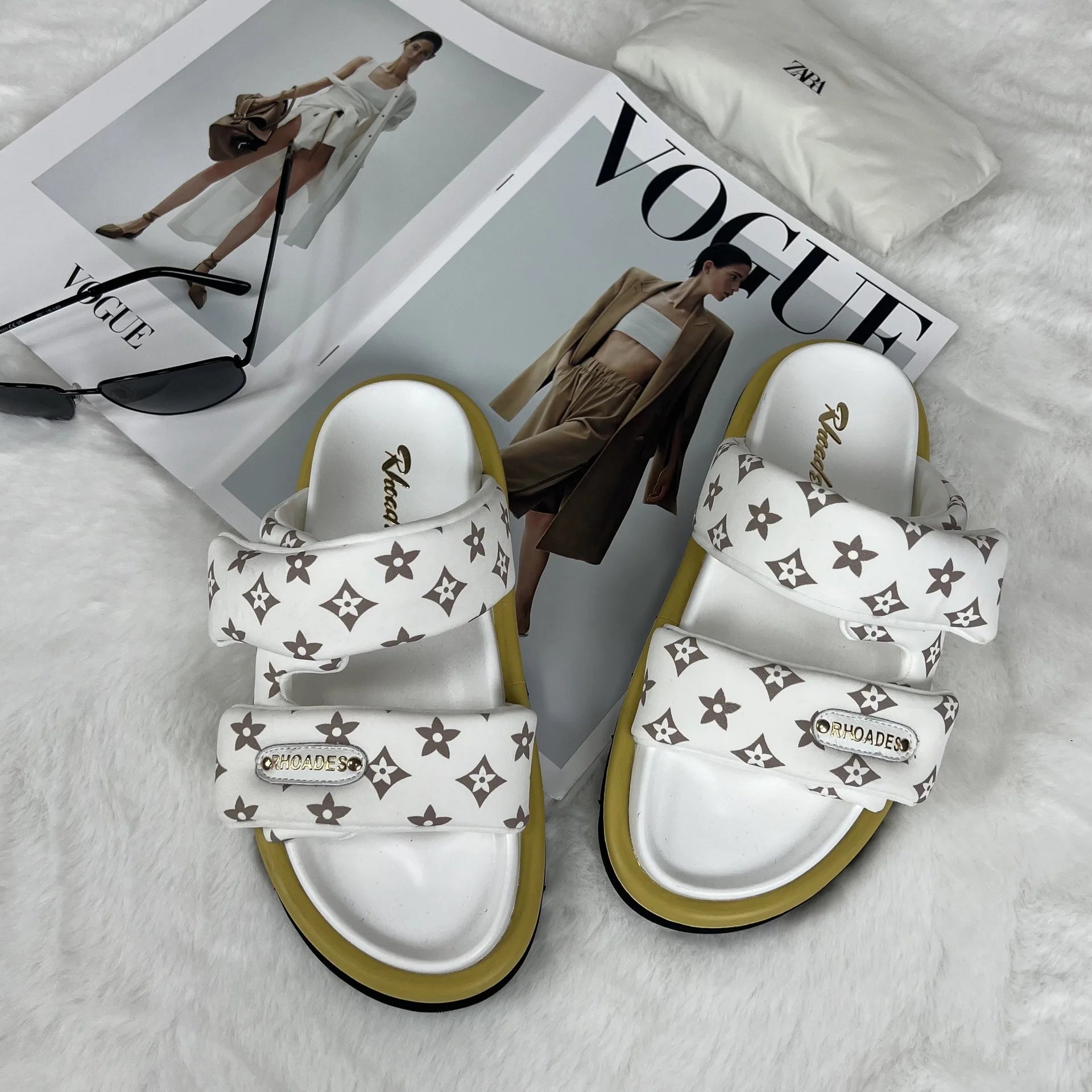 2025 Luxury Summer Velcro Platform Sandals for Women All-Match Family L Beaded Beach Shoes Fashion Trend Slip-On Closure Type PU